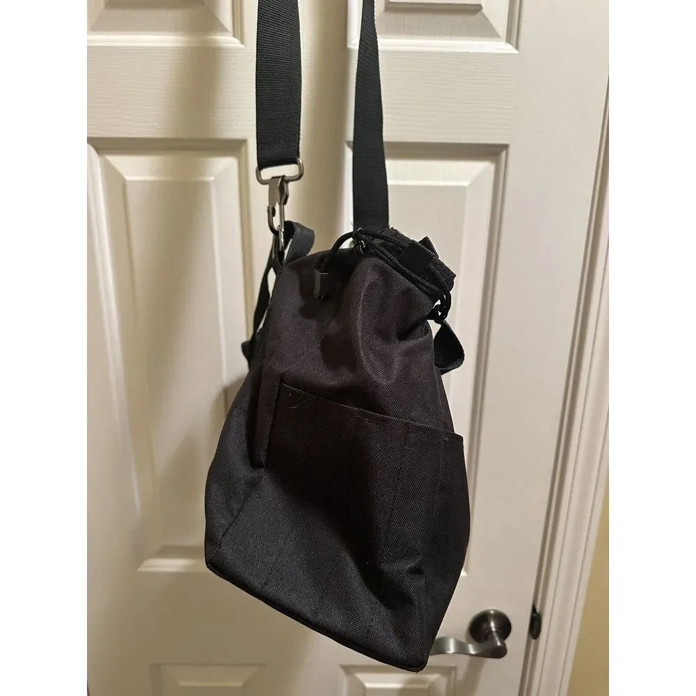 JEPPESEN AIRPLANE PILOT FLIGHT BLACK BAG SHOULDER STRAP ZIPPER TOP‎